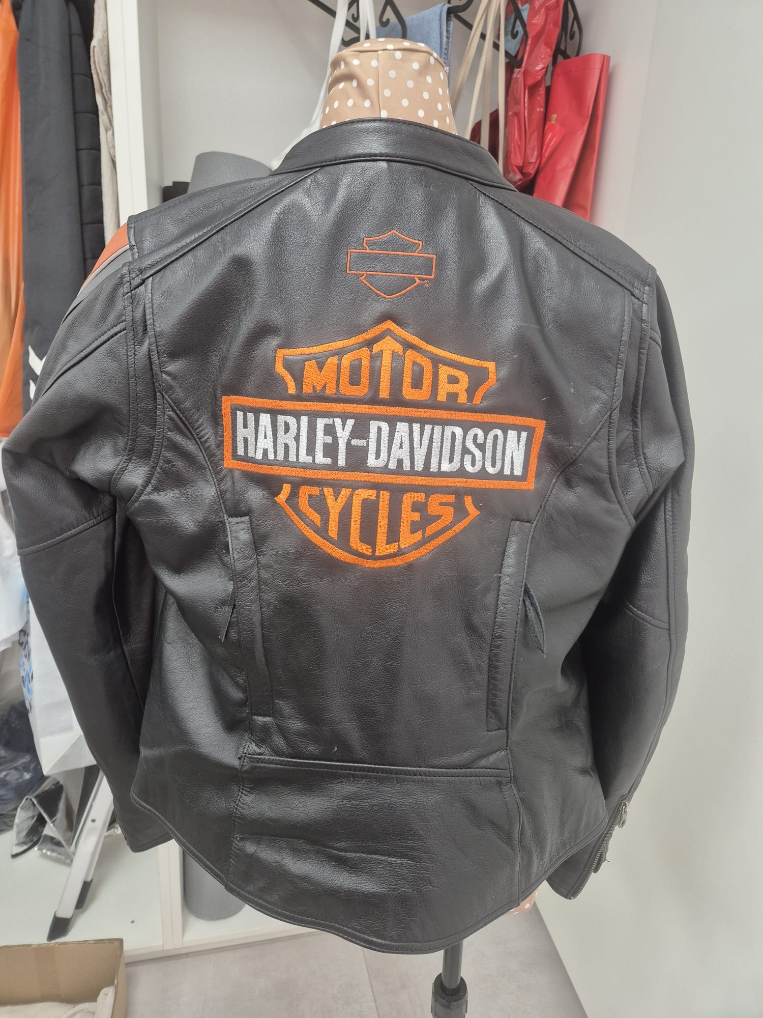 broderie-veste-cuir